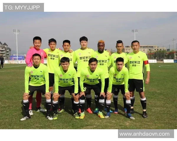 杭州足球队的崛起与发展:聚焦力量与激情的完美结合 杭州足球队的崛起与发展:聚焦力量与激情的完美结合