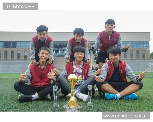 西安足球队心理素质提升之路:从训练到比赛的心态建设与调整 西安足球队心理素质提升之路:从训练到比赛的心态建设与调整