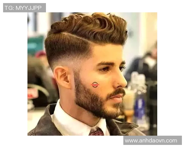 足球明星穿搭风采展现正装魅力引领时尚潮流新风尚